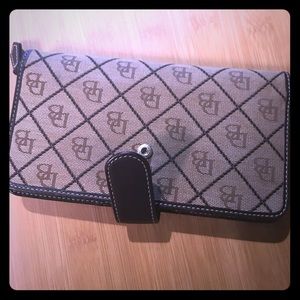 Dooney & Bourke signature wallet